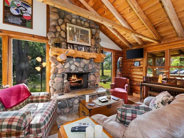 5482 Hodge Rd, Kingsley, MI 49649