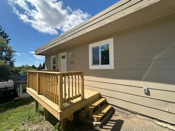 1113 10th St NW, 1113 10th St NW #1, Minot, ND 58703