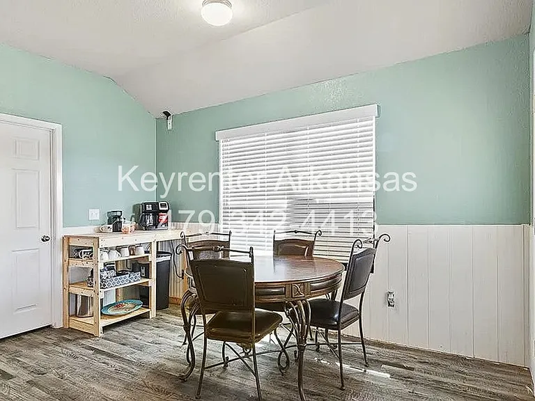 1600 Edinburgh Dr — Photo 7