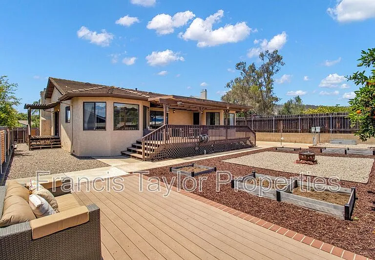 749 Flagstone Ct — Photo 25