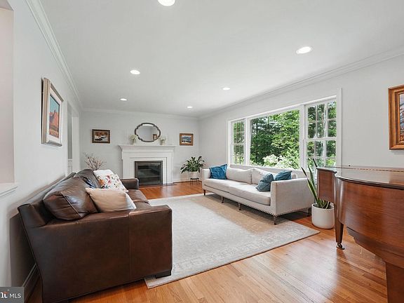 4th image of 2719 N Pollard St