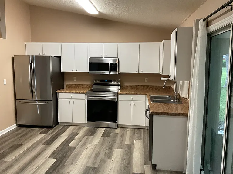 13 Russo Dr — Photo 2