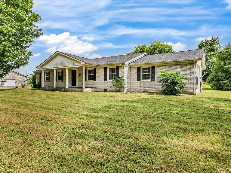 359 Meadow Ln — Photo 4