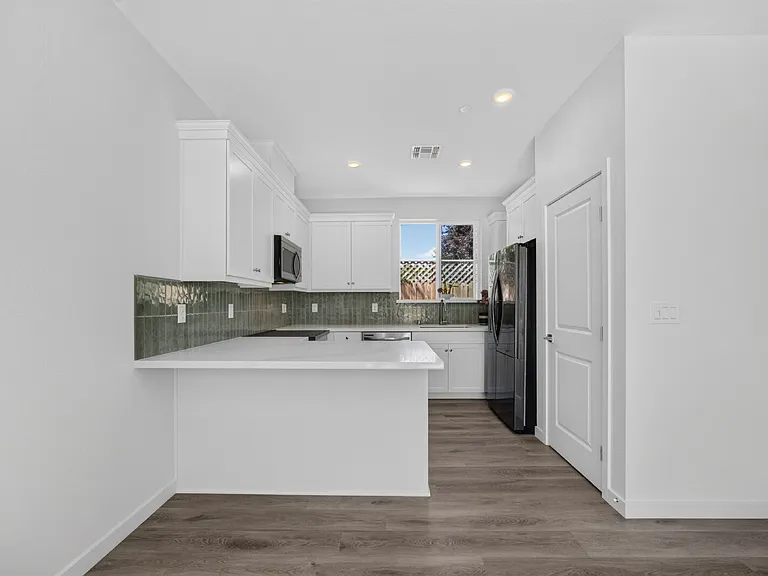 6525 Jacinto Ave — Photo 14