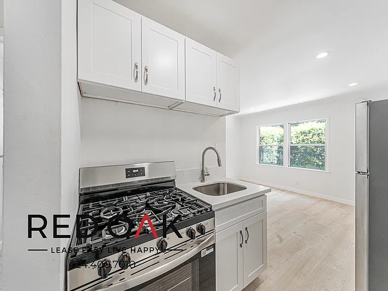 5832 Carlton Way #1B — Photo 6