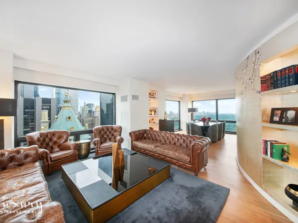 721 5th Avenue 39G image 2 of 13