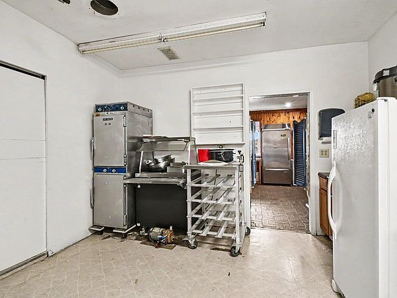 4th image of 20 E Remus Rd