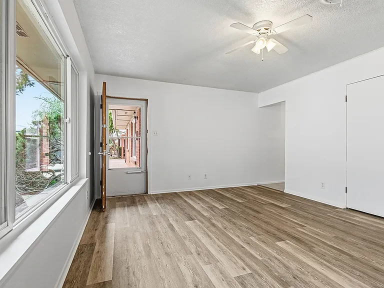 1405 Oregon Ave #B — Photo 9