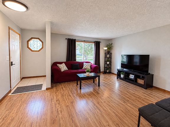 3rd image of 2081 Oriole Ln