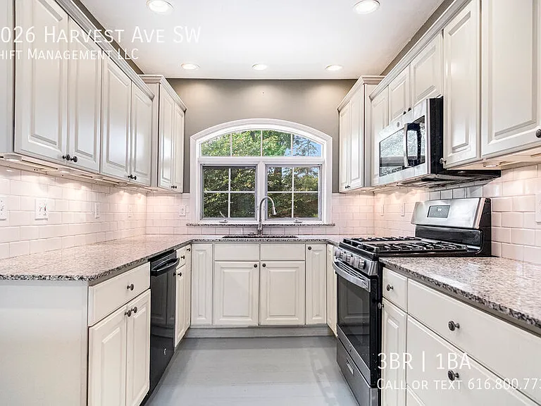 3026 Harvest Ave SW — Photo 8