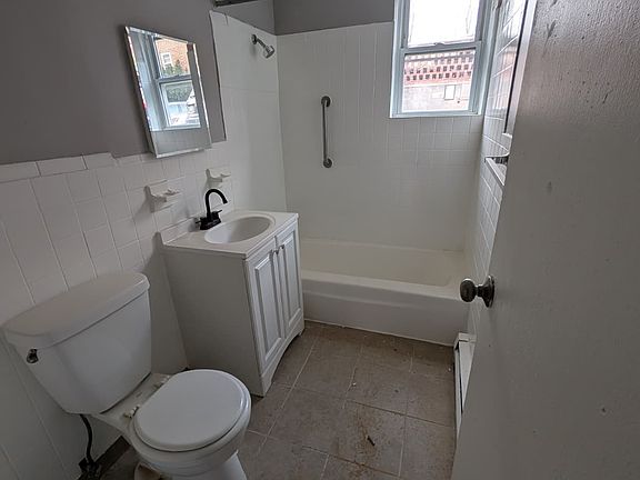 5th image of 605 Nye Ave APT B1