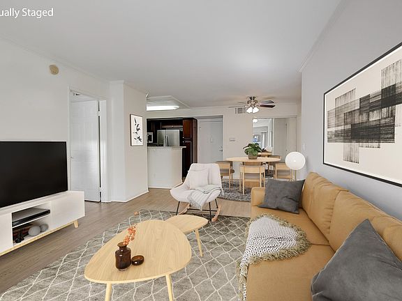 3rd image of 5520 Owensmouth Ave APT 121