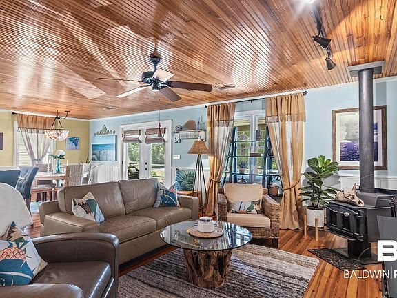 3rd image of 10231 Bayou Cir