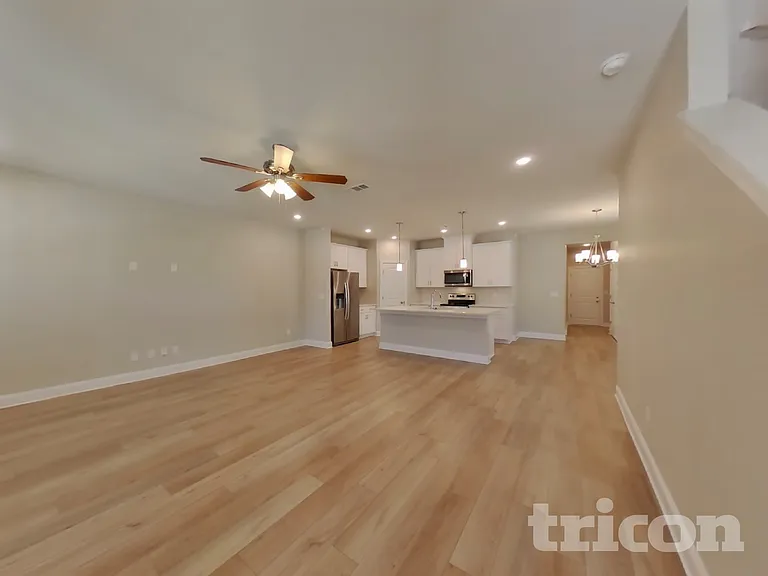 1331 Carriage Park Dr — Photo 3