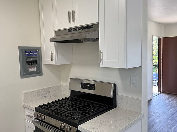 5th image of 302-302.5 N Bush St