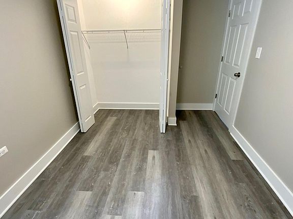 5th image of 2303 N Melvina Ave #Basement