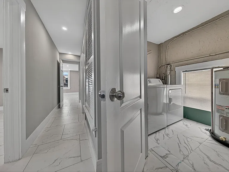 724 Bradley St — Photo 16