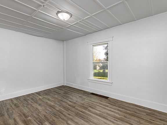 5th image of 2546 Fletcher Ave NE