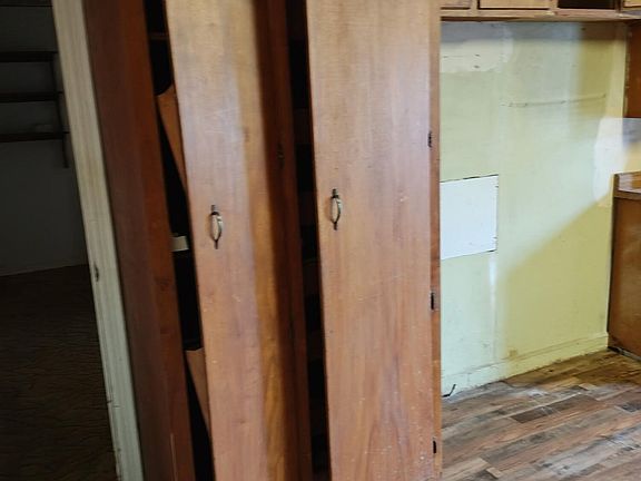 5th image of 905 Spruce St