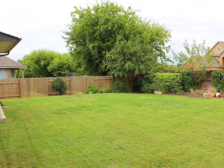 19500 Sangremon Way — Photo 37