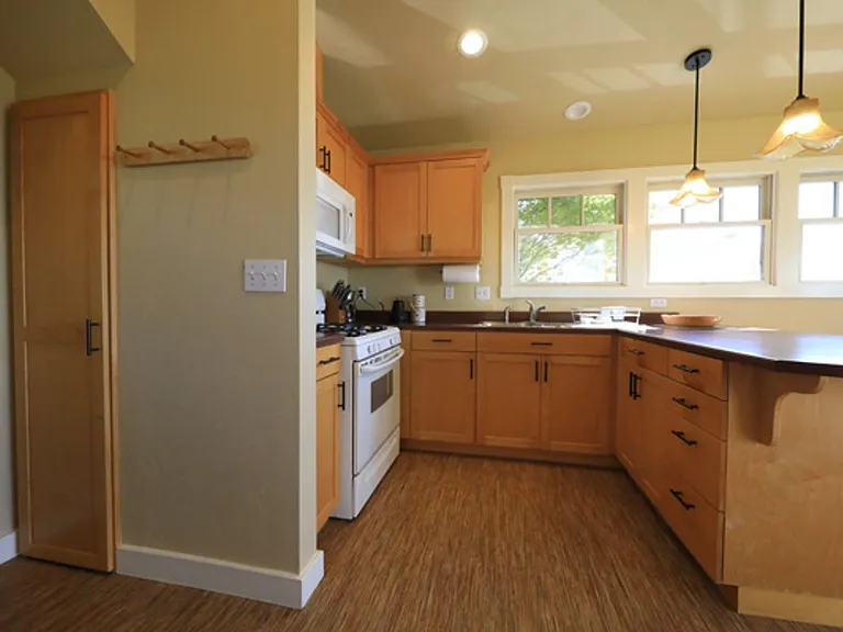 1258A S I St — Photo 3