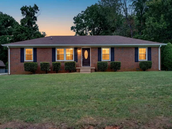 2710 Dove Ct, Clarksville, TN 37040