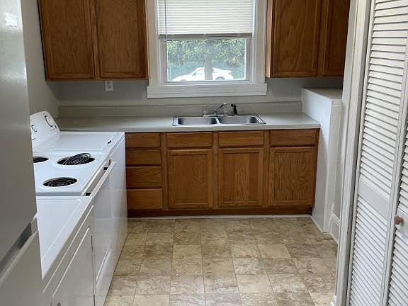 2nd image of 518 Coapman St