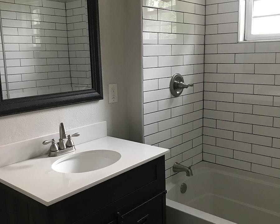 2nd image of 215 Millaudon St