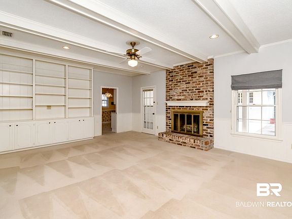 5th image of 4059 Westmoreland Dr S