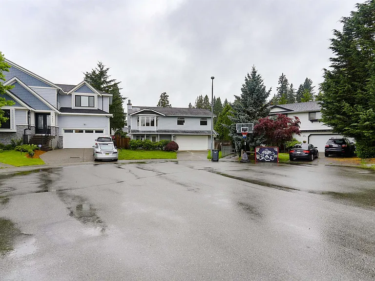 9496 209b Cres — Photo 1