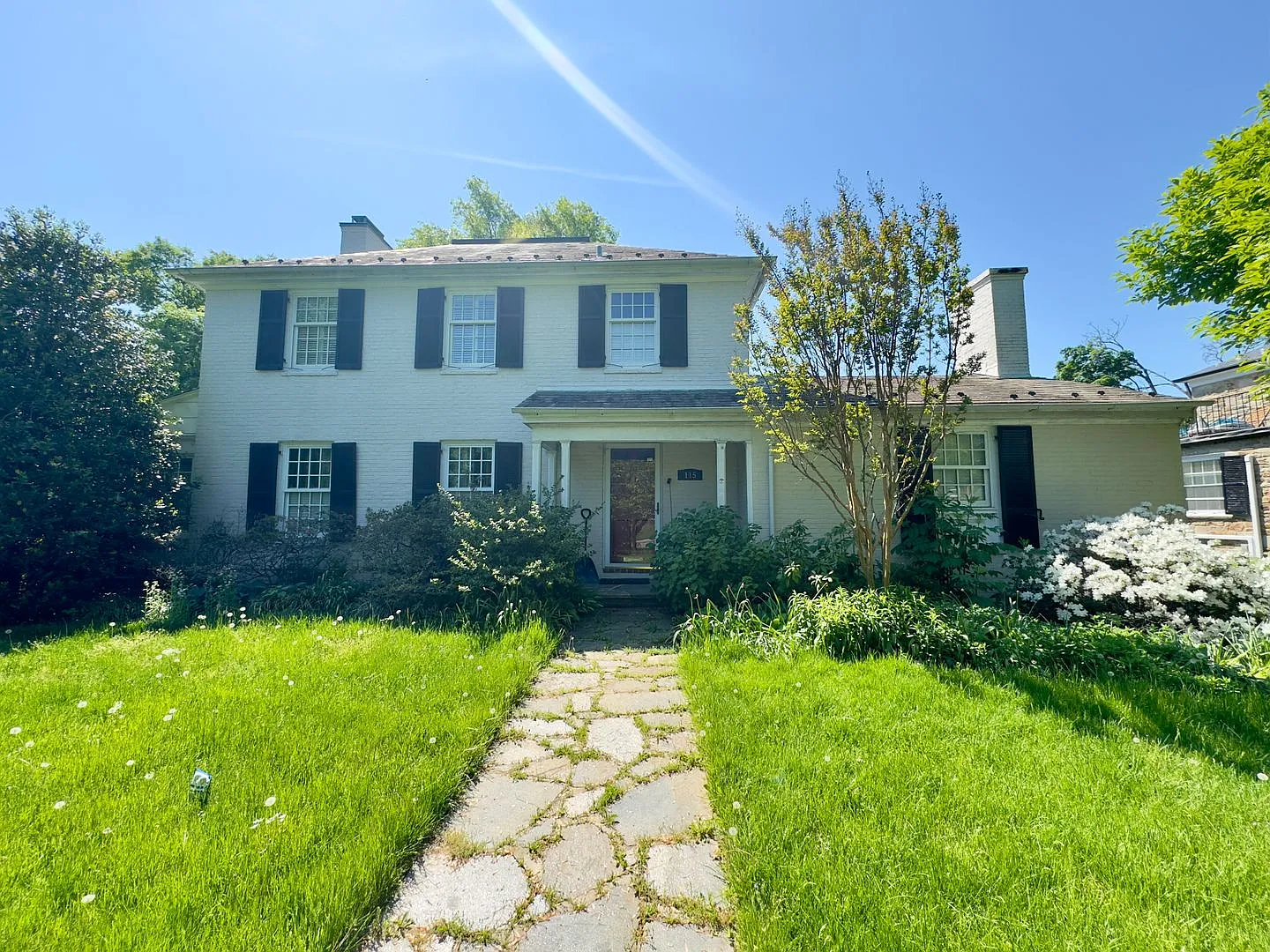 Spacious 4-Bedroom Single Family House in Baltimore — Photo 2