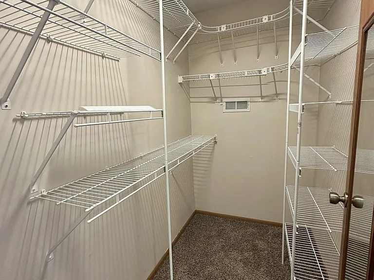 4049 Sandy Ridge Dr — Photo 11