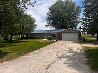 8982 S Merry Estates Dr, Silver Lake, IN 46982