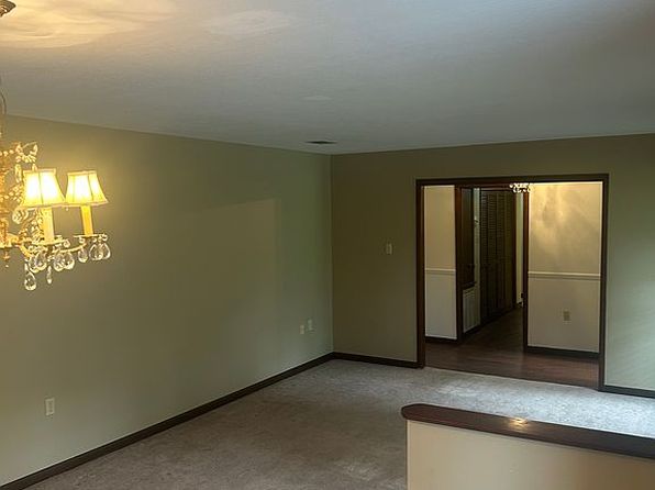 904 Monterrey Ln
