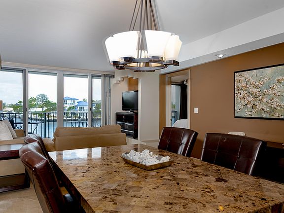 4th image of 521 N Riverside Drive #208