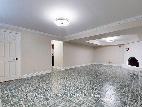 4th image of 31 Whitelock Cres #Basement