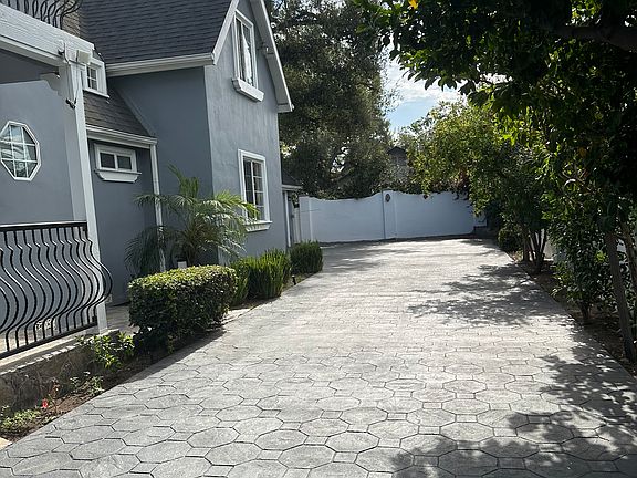 3rd image of 1961 N Summit Ave