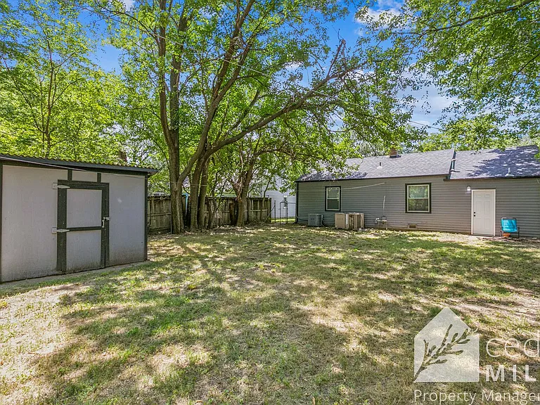2502 S Mosley St — Photo 12