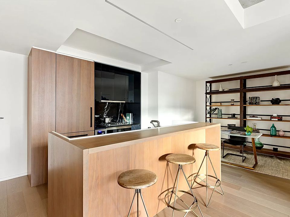1st image of 196 Orchard St #7R