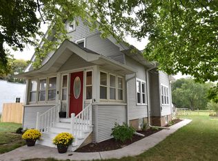 W61N392 Washington Ave, Cedarburg, WI 53012