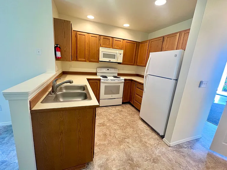 209 E 18th Ave #D16 — Photo 13