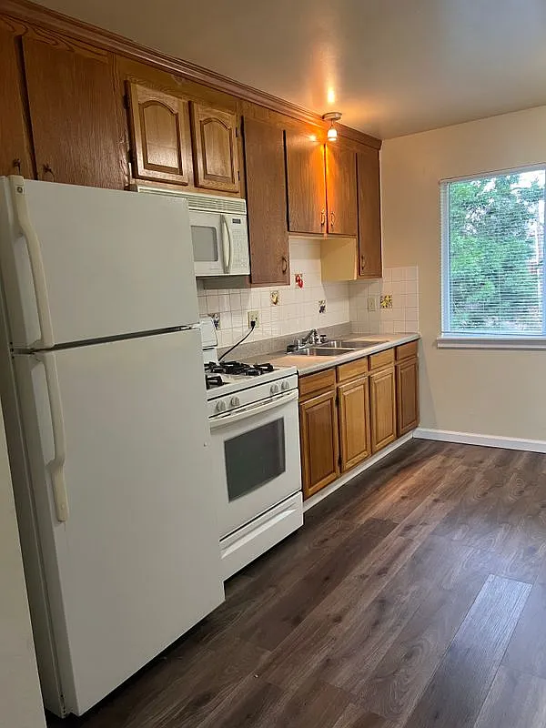2 bed, 1.0 bath, 800 sqft, $1,695 — Photo 1