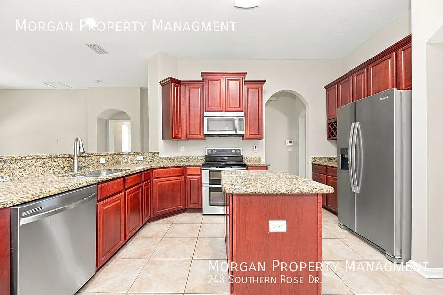 Gorgeous 4BR/2BA on Cul-de-Sac in Lena's Walk! — Photo 4