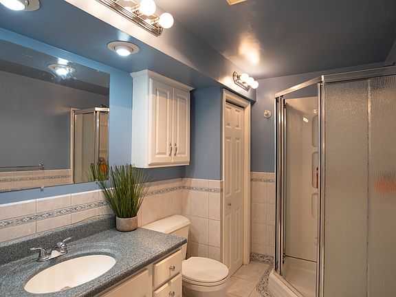 1st floor Full Bathroom