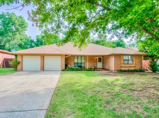 11713 Silver Maple Dr, Yukon, OK 73099