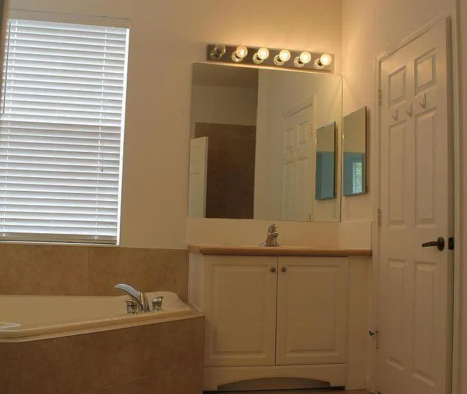 1804 SW Jamesport Dr — Photo 24