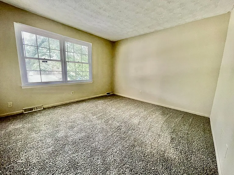 404 Whispering Hills Dr — Photo 8