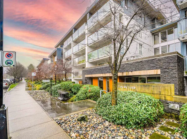 221 E 3rd St #416, North Vancouver, BC V7L 0C1