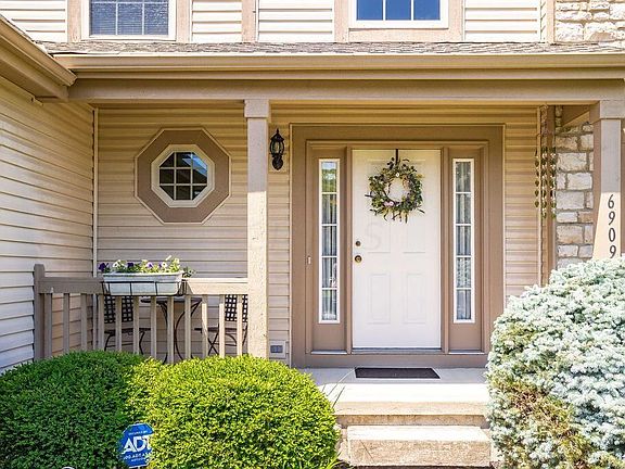 2nd image of 6909 Pine Hollow Dr
