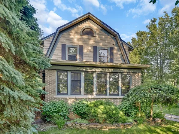 49 Burbank Dr, Amherst, NY 14226